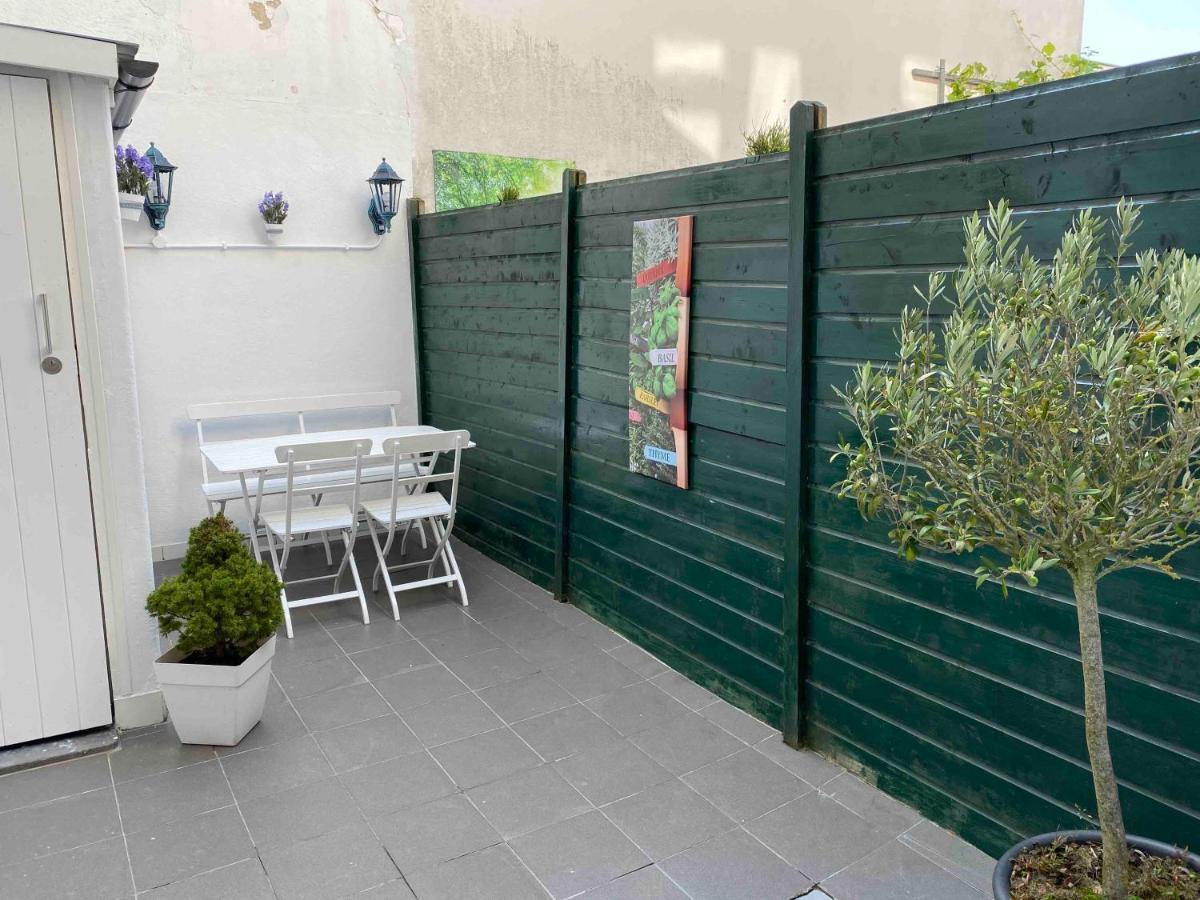 Haagshuisje- Eigen Appartement, Dichtbij Alles, Stijlvol フォールブルフ エクステリア 写真