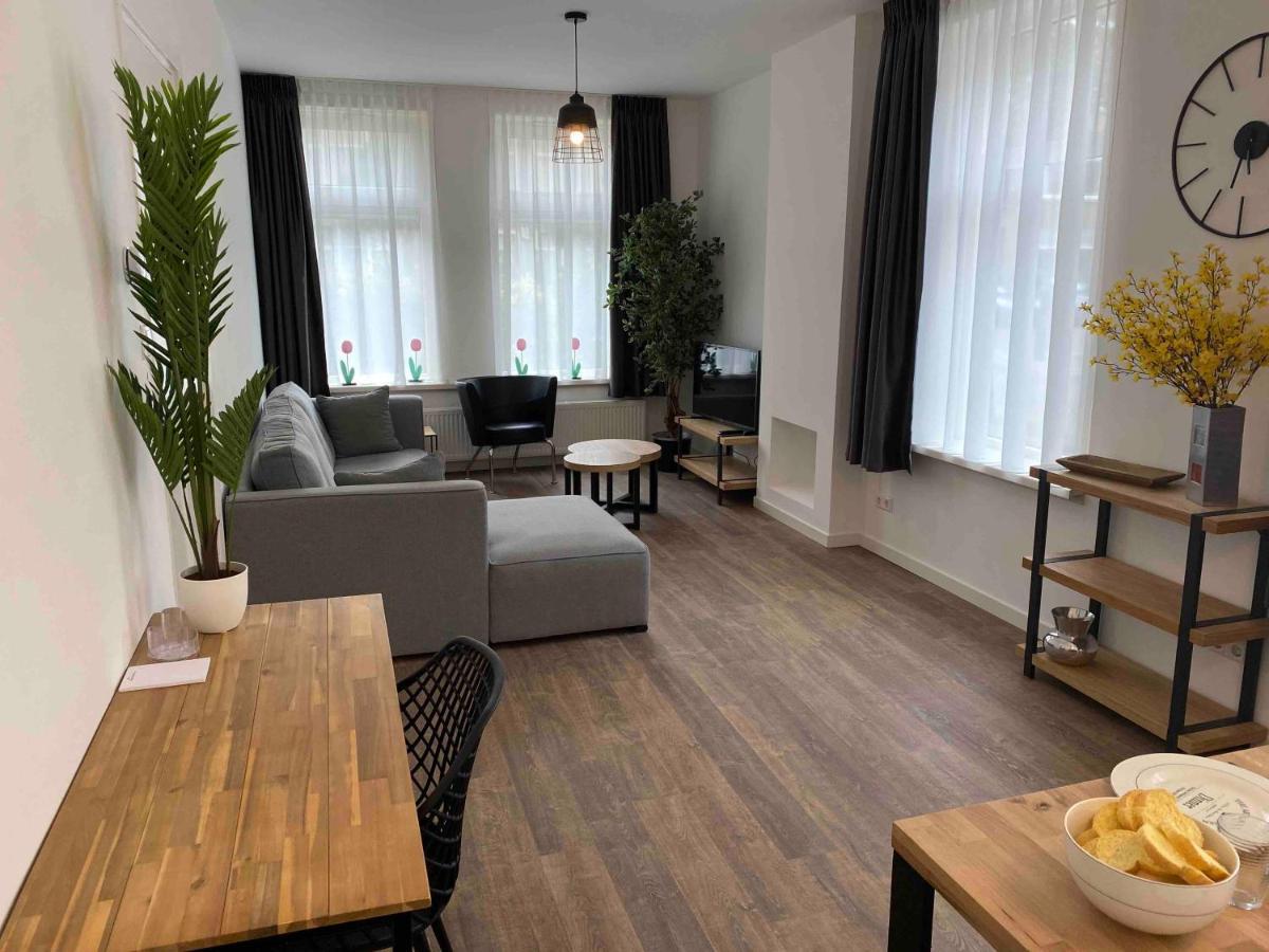 Haagshuisje- Eigen Appartement, Dichtbij Alles, Stijlvol フォールブルフ エクステリア 写真