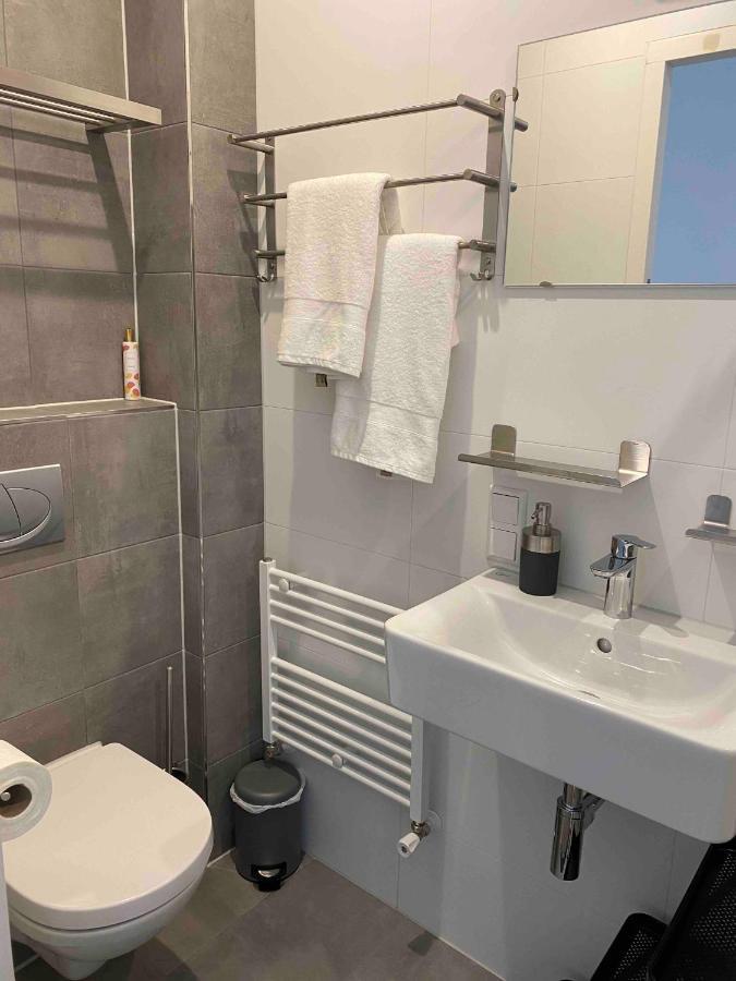 Haagshuisje- Eigen Appartement, Dichtbij Alles, Stijlvol フォールブルフ エクステリア 写真